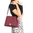 Abby Borsa al Hombro en Piel Bordeaux TL142468