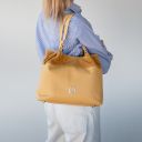 Diade Bolso Shopping en Piel Suave Amarillo TL142587