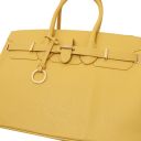 TL Bag Handtasche aus Leder mit Goldfarbenen Beschläge Pastell Gelb TL142000