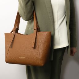 Libra Leather Shoulder bag Черный TL142580