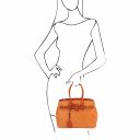 TL Bag Handtasche aus Leder mit Strauß-Prägung Brandy TL142120